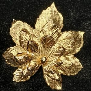 5$ Vtg SAC signed Gold Leaf Design Brooch